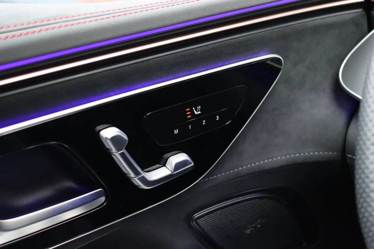 300 AMG Line 90 kWh | Airmatic | Distronic | Panoramadak | Warmtepomp | Memory | Keyless Go | Camera | Dodehoekassistent | High Perf. LED |