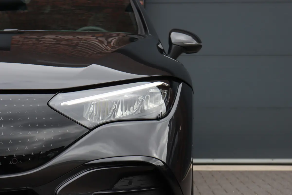 300 AMG Line 90 kWh | Airmatic | Distronic | Panoramadak | Warmtepomp | Memory | Keyless Go | Camera | Dodehoekassistent | High Perf. LED |