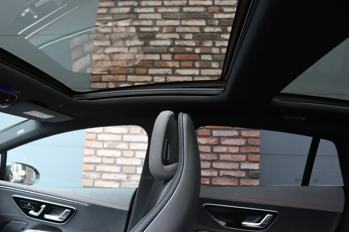 300 AMG Line 90 kWh | Airmatic | Distronic | Panoramadak | Warmtepomp | Memory | Camera | Keyless Go | Dodehoekassistent | High Perf. LED |