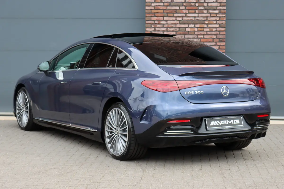 300 AMG Line 90 kWh | Airmatic | Distronic | Panoramadak | Warmtepomp | Memory | Camera | Keyless Go | Dodehoekassistent | High Perf. LED |