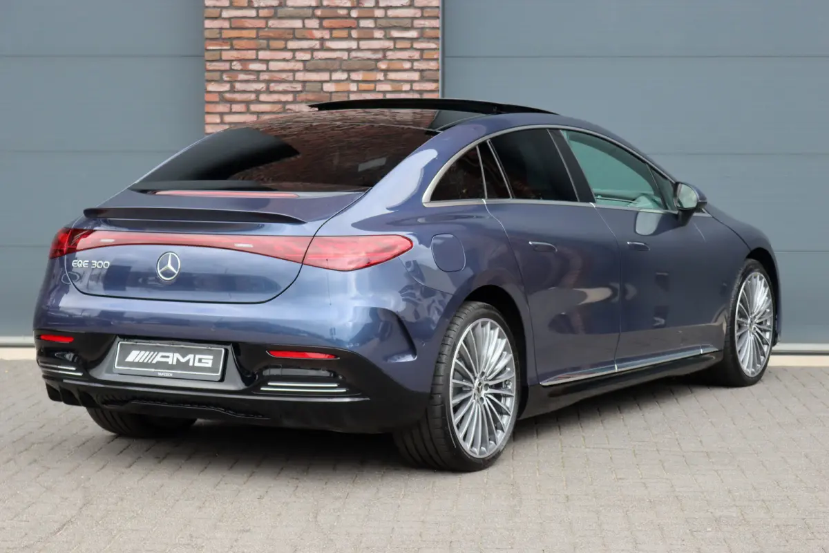 300 AMG Line 90 kWh | Airmatic | Distronic | Panoramadak | Warmtepomp | Memory | Camera | Keyless Go | Dodehoekassistent | High Perf. LED |