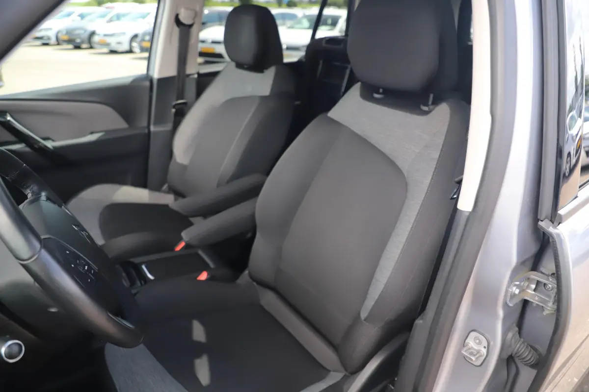 1.2 PureTech Business 7p 7 Persoons Navigatie Achteruitrijcamera Clima Cruise Getint Glas Carplay Android