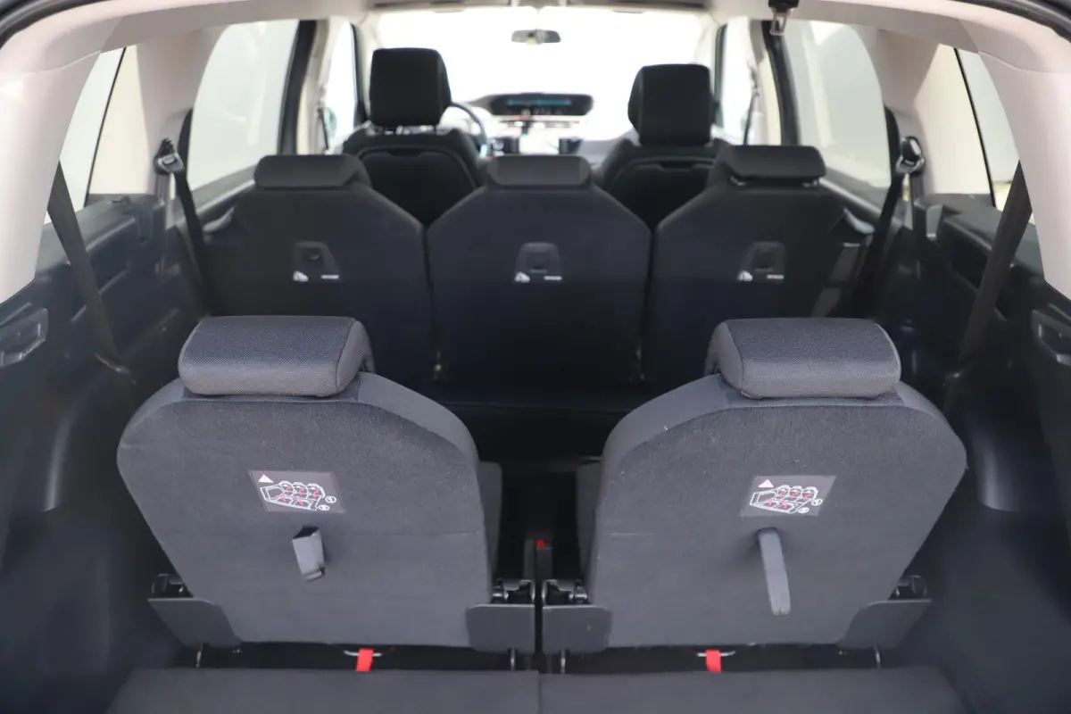 1.2 PureTech Business 7p 7 Persoons Navigatie Achteruitrijcamera Clima Cruise Getint Glas Carplay Android