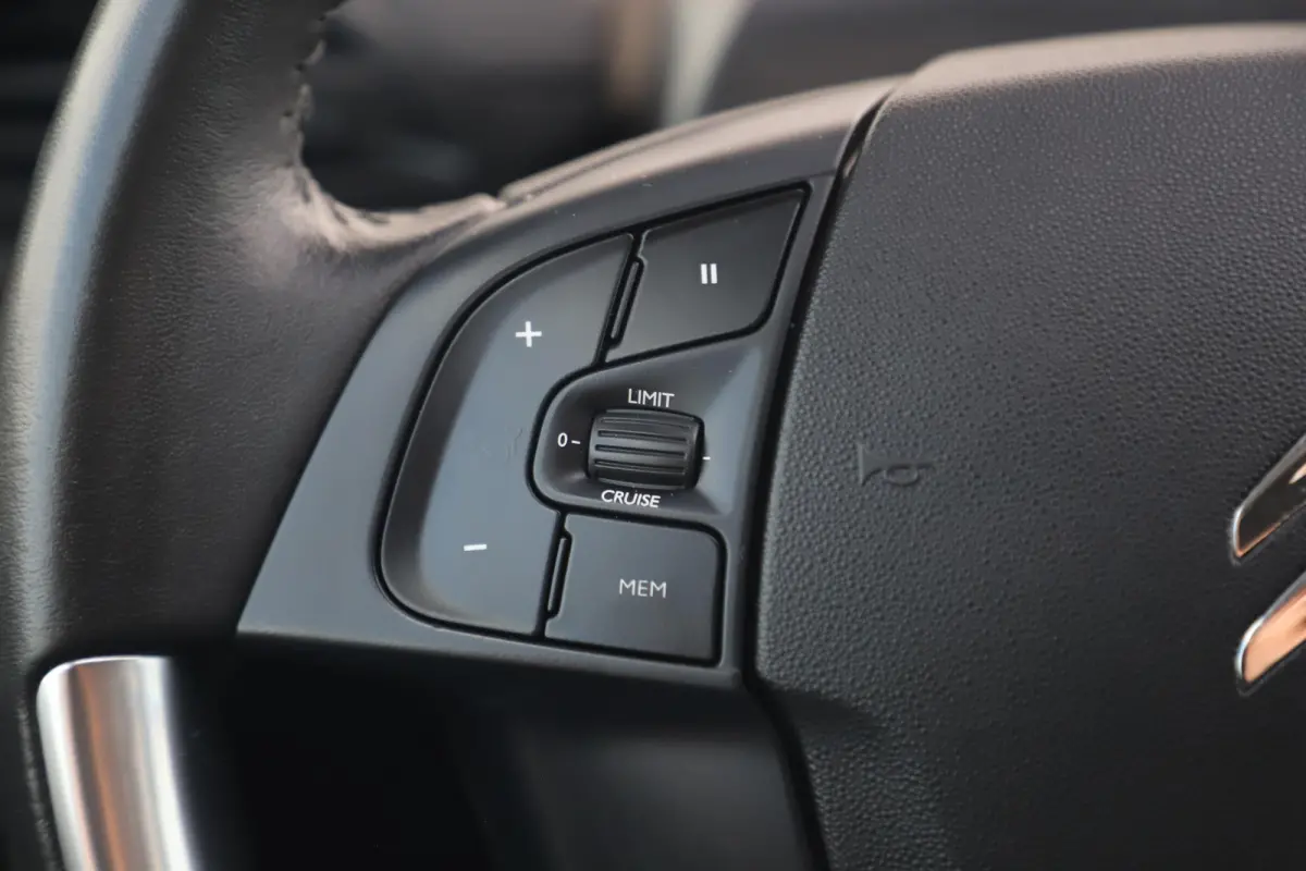 1.2 PureTech Business 7p 7 Persoons Navigatie Achteruitrijcamera Clima Cruise Getint Glas Carplay Android