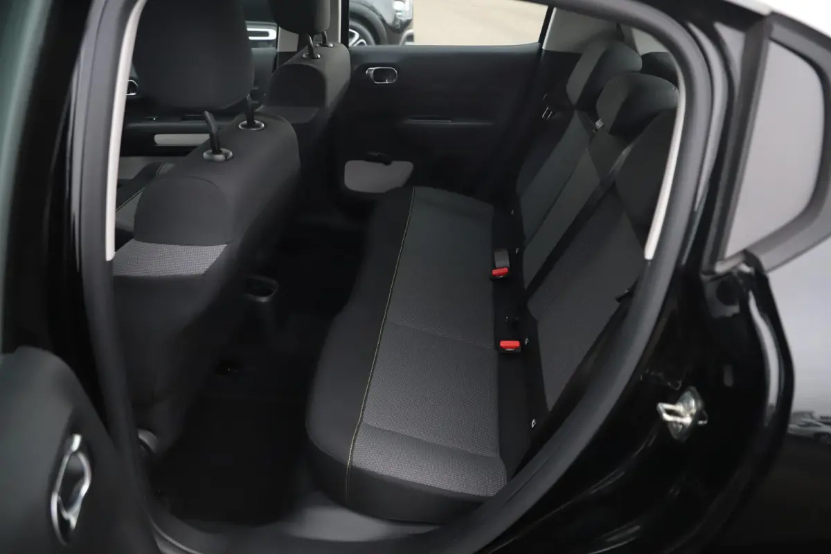 1.2 PureTech Feel Navigatie Carplay Android Climate Cruise Control Rijstrooksensor Parkeersensor All-season banden!