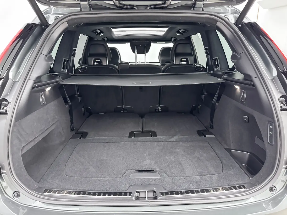 T8 Recharge Ultra Dark Excecutive | 22" | Gelaagd & Getint Glas | Alumium Inleg | Zwarte hemel | Luchtvering | Geventileerd Nappa | Bowers & Wilkins | Stoelmassage | Panoramadak | Head-Up | 