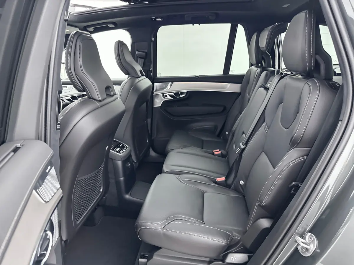 T8 Recharge Ultra Dark Excecutive | 22" | Gelaagd & Getint Glas | Alumium Inleg | Zwarte hemel | Luchtvering | Geventileerd Nappa | Bowers & Wilkins | Stoelmassage | Panoramadak | Head-Up | 