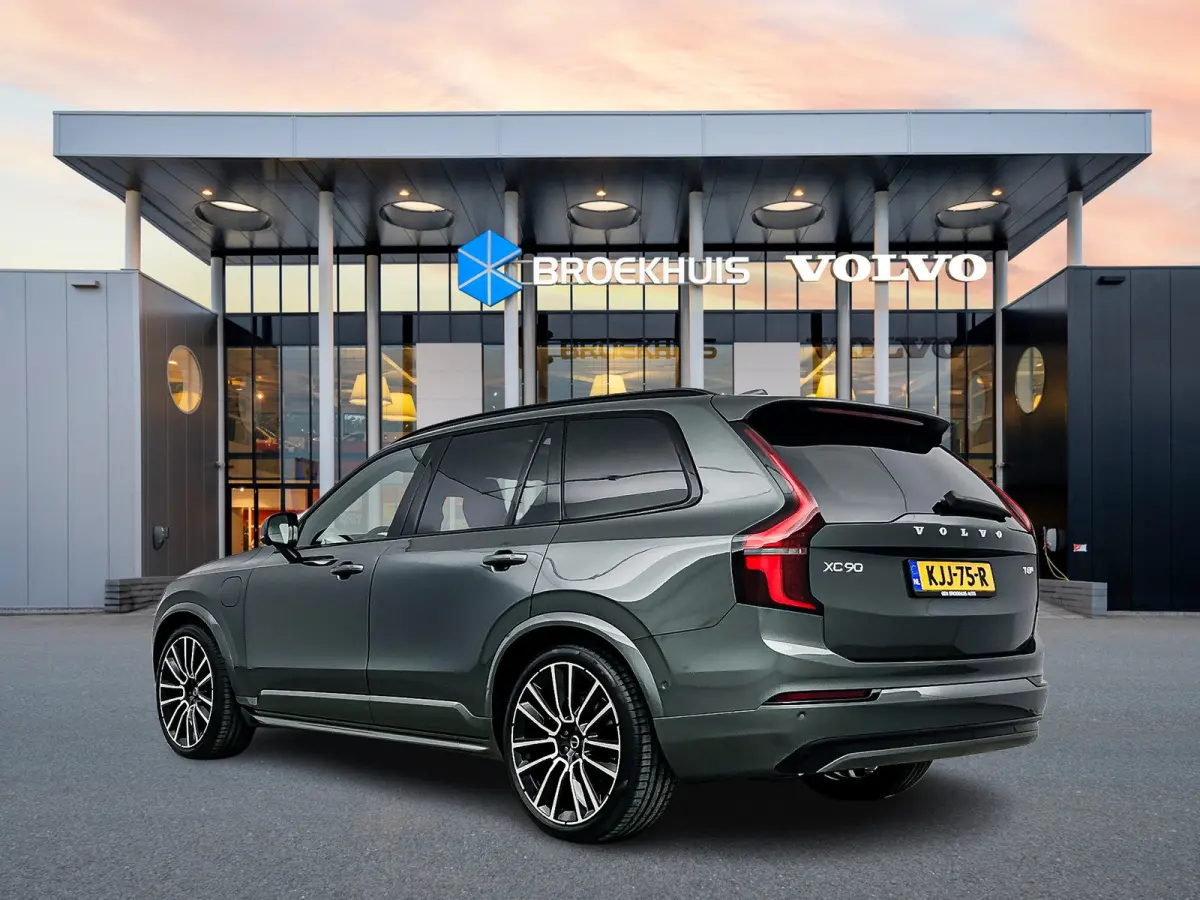 T8 Recharge Ultra Dark Excecutive | 22" | Gelaagd & Getint Glas | Alumium Inleg | Zwarte hemel | Luchtvering | Geventileerd Nappa | Bowers & Wilkins | Stoelmassage | Panoramadak | Head-Up | 