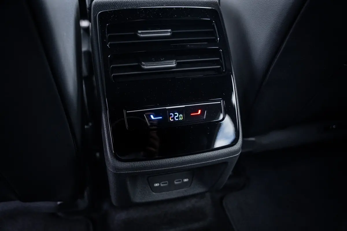Limited Edition Plus | 360 graden camera (Area View) | Achterklep, elektrisch, met sensorgestuurde opening (Easy Open) | Geheugenfunctie voor Parkeerassistent (Trained Park Assist)