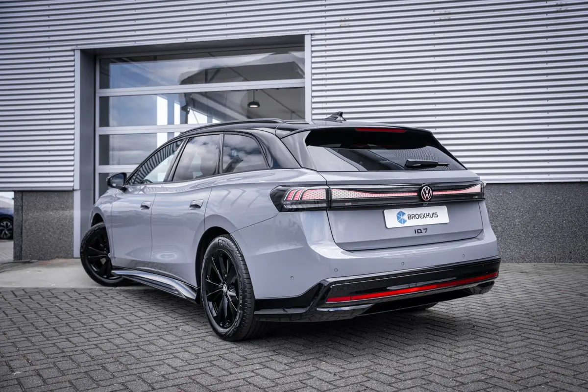 Limited Edition Plus | 360 graden camera (Area View) | Achterklep, elektrisch, met sensorgestuurde opening (Easy Open) | Geheugenfunctie voor Parkeerassistent (Trained Park Assist)