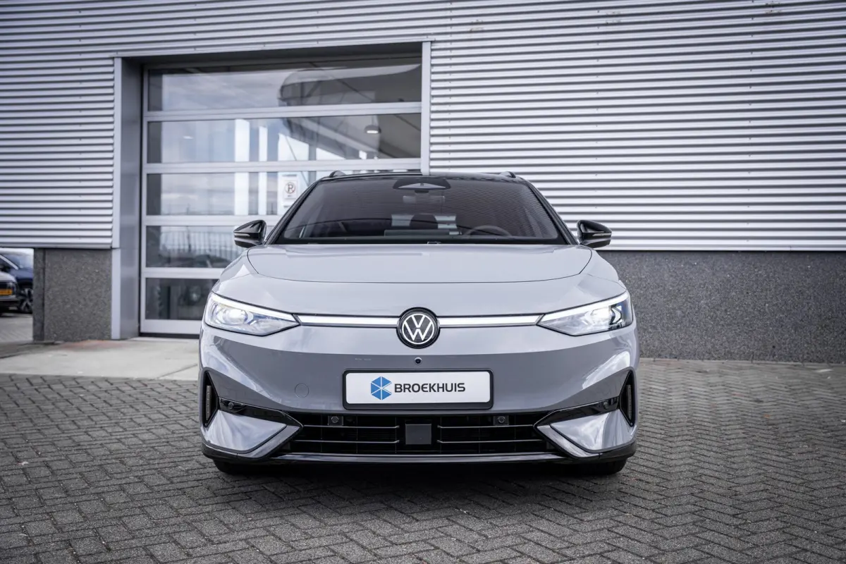 Limited Edition Plus | 360 graden camera (Area View) | Achterklep, elektrisch, met sensorgestuurde opening (Easy Open) | Geheugenfunctie voor Parkeerassistent (Trained Park Assist)