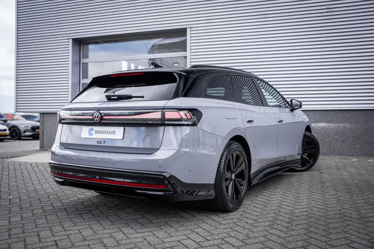 Limited Edition Plus | 360 graden camera (Area View) | Achterklep, elektrisch, met sensorgestuurde opening (Easy Open) | Geheugenfunctie voor Parkeerassistent (Trained Park Assist)