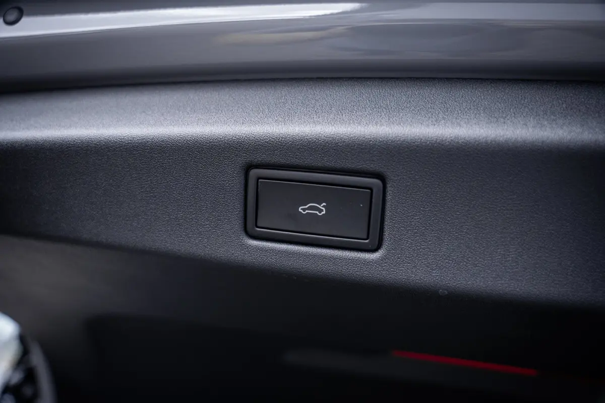 Limited Edition Plus | 360 graden camera (Area View) | Achterklep, elektrisch, met sensorgestuurde opening (Easy Open) | Geheugenfunctie voor Parkeerassistent (Trained Park Assist)