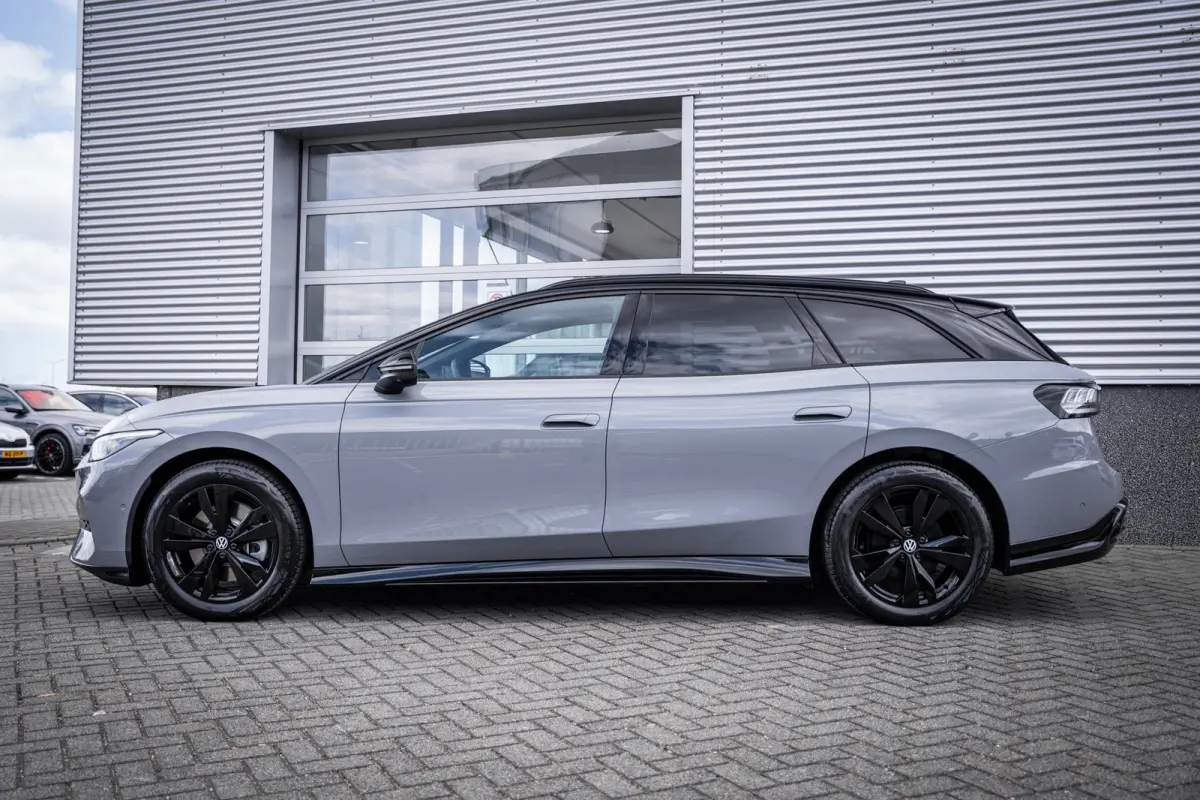 Limited Edition Plus | 360 graden camera (Area View) | Achterklep, elektrisch, met sensorgestuurde opening (Easy Open) | Geheugenfunctie voor Parkeerassistent (Trained Park Assist)