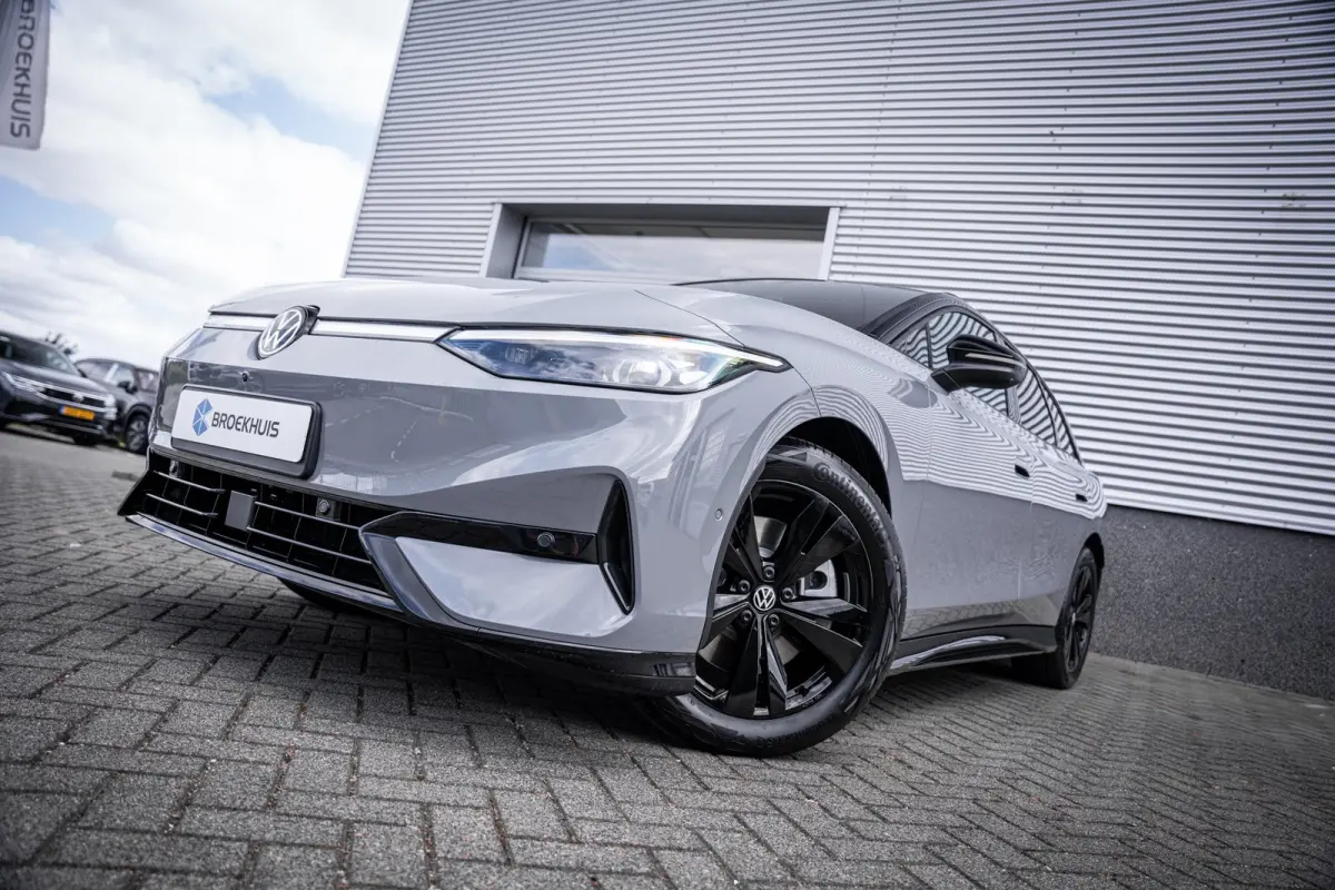 Limited Edition Plus | 360 graden camera (Area View) | Achterklep, elektrisch, met sensorgestuurde opening (Easy Open) | Geheugenfunctie voor Parkeerassistent (Trained Park Assist)