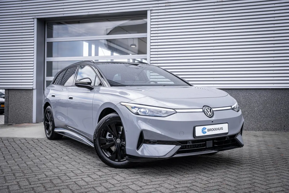 Limited Edition Plus | 360 graden camera (Area View) | Achterklep, elektrisch, met sensorgestuurde opening (Easy Open) | Geheugenfunctie voor Parkeerassistent (Trained Park Assist)