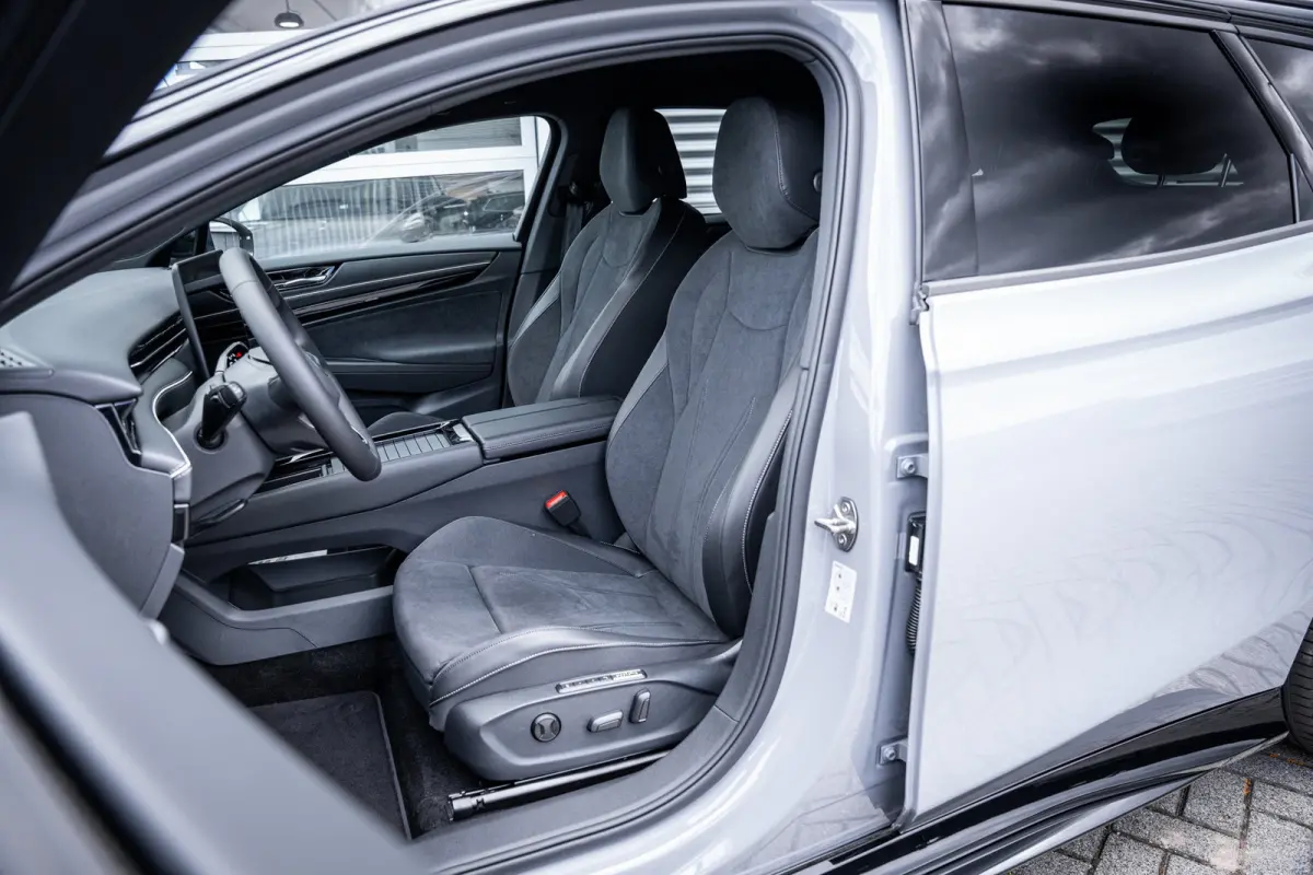 Limited Edition Plus | 360 graden camera (Area View) | Achterklep, elektrisch, met sensorgestuurde opening (Easy Open) | Geheugenfunctie voor Parkeerassistent (Trained Park Assist)