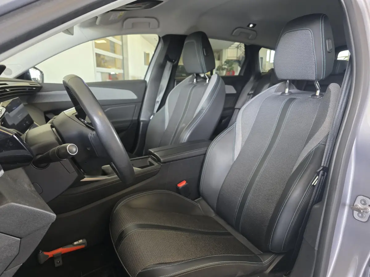 1.2 PureTech Allure Pack Business | NL-Auto | Camera | Cruise Control | Apple Carplay & Android Auto