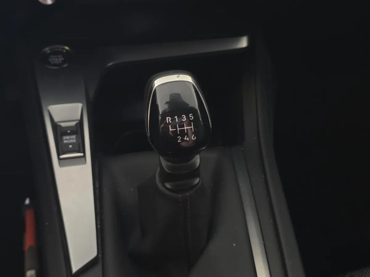 1.2 PureTech Allure Pack Business | NL-Auto | Camera | Cruise Control | Apple Carplay & Android Auto