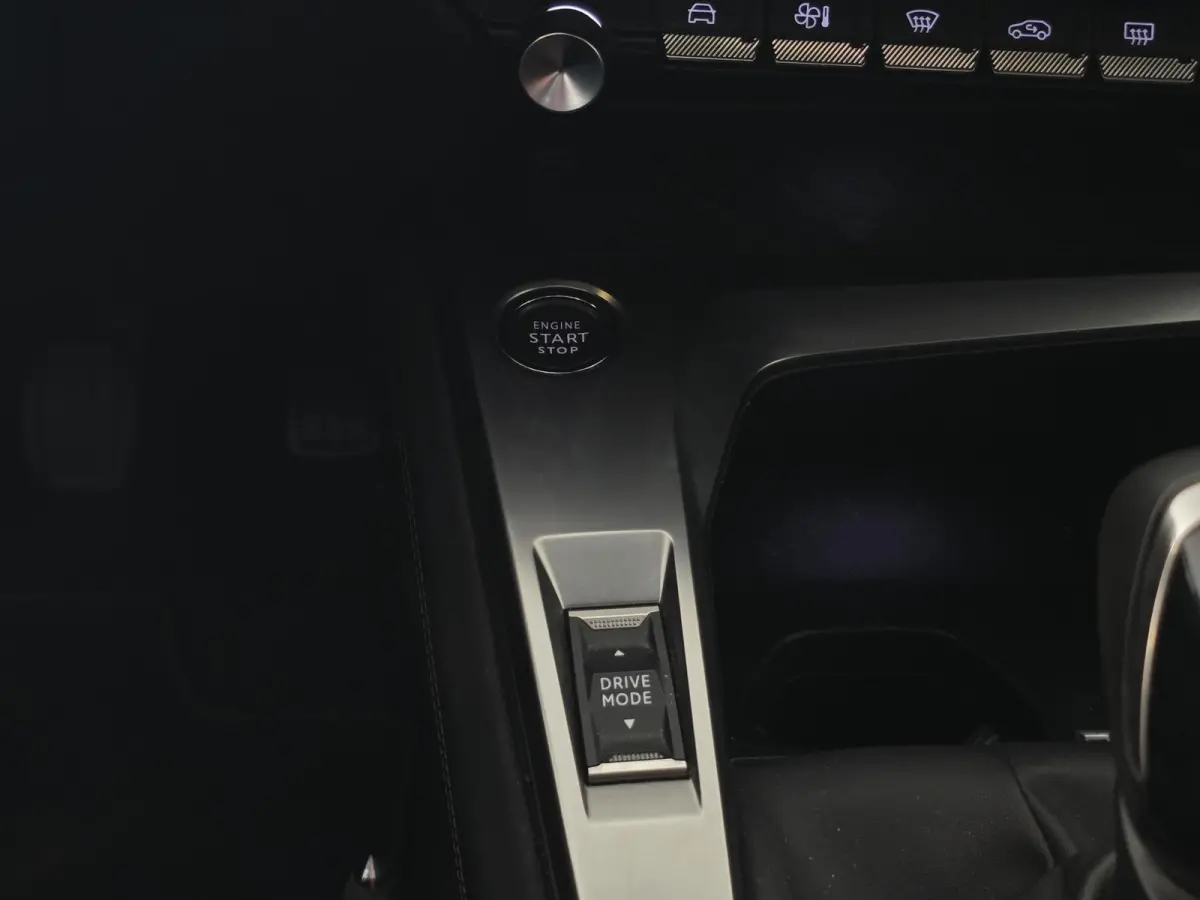 1.2 PureTech Allure Pack Business | NL-Auto | Camera | Cruise Control | Apple Carplay & Android Auto
