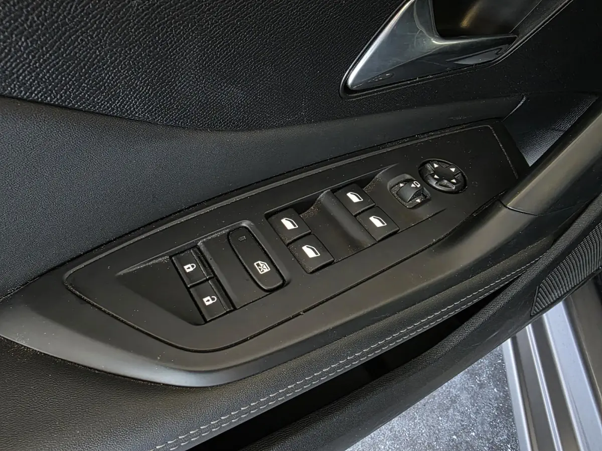 1.2 PureTech Allure Pack Business | NL-Auto | Camera | Cruise Control | Apple Carplay & Android Auto
