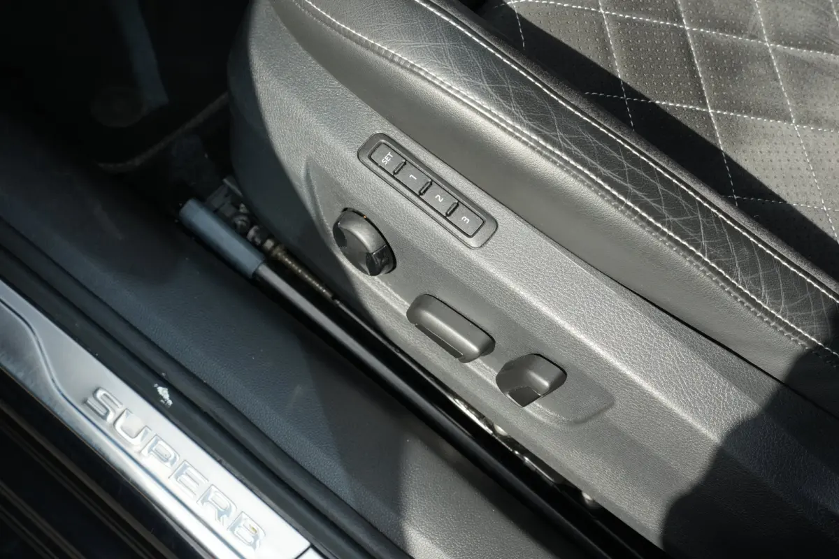 1.4 TSI iV 218pk Sportline Business | Trekhaak | Adaptive Cruise | Stoelen Elektrisch | 19" | Camera