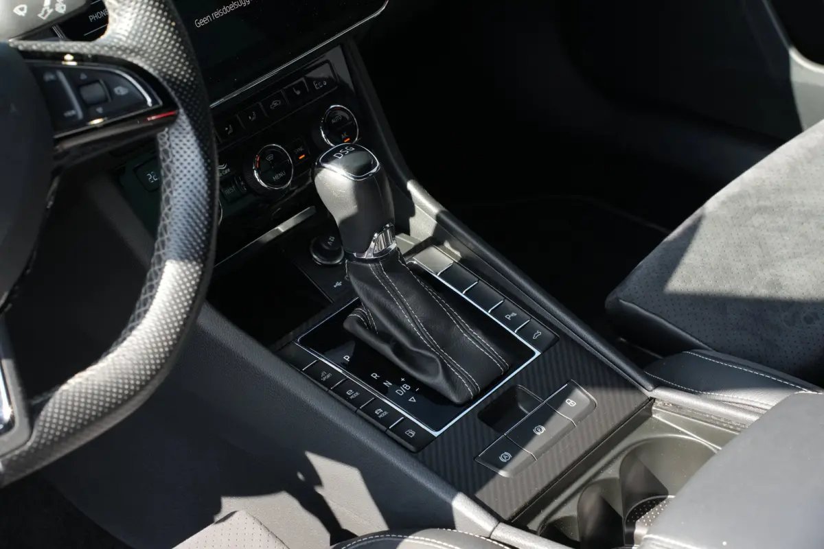 1.4 TSI iV 218pk Sportline Business | Trekhaak | Adaptive Cruise | Stoelen Elektrisch | 19" | Camera