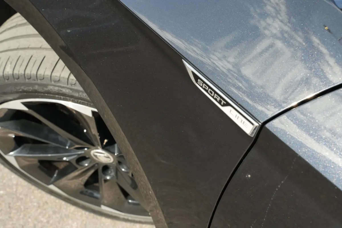 1.4 TSI iV 218pk Sportline Business | Trekhaak | Adaptive Cruise | Stoelen Elektrisch | 19" | Camera