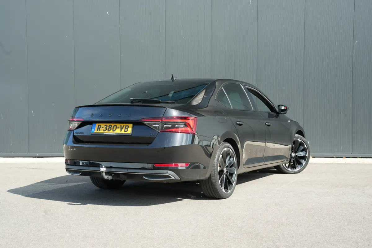 1.4 TSI iV 218pk Sportline Business | Trekhaak | Adaptive Cruise | Stoelen Elektrisch | 19" | Camera