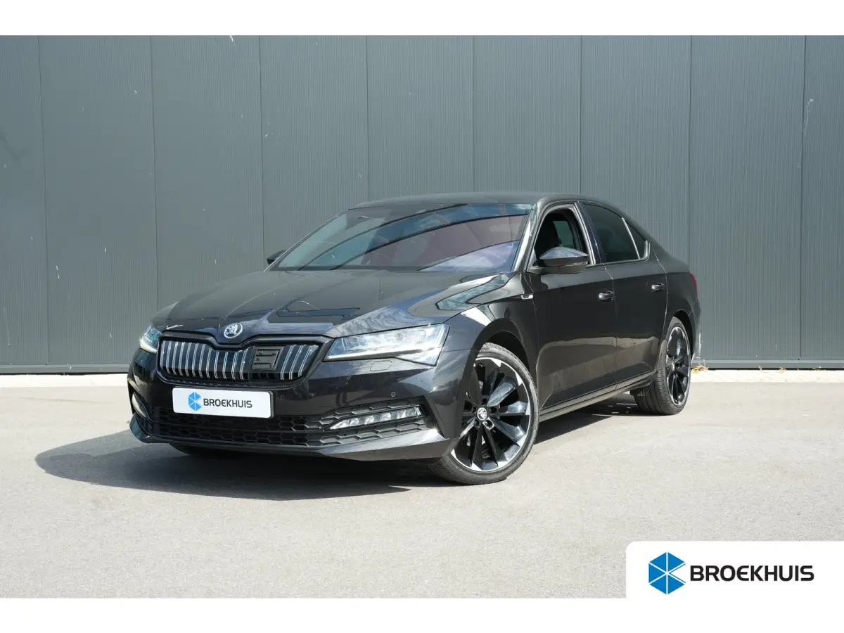 1.4 TSI iV 218pk Sportline Business | Trekhaak | Adaptive Cruise | Stoelen Elektrisch | 19" | Camera
