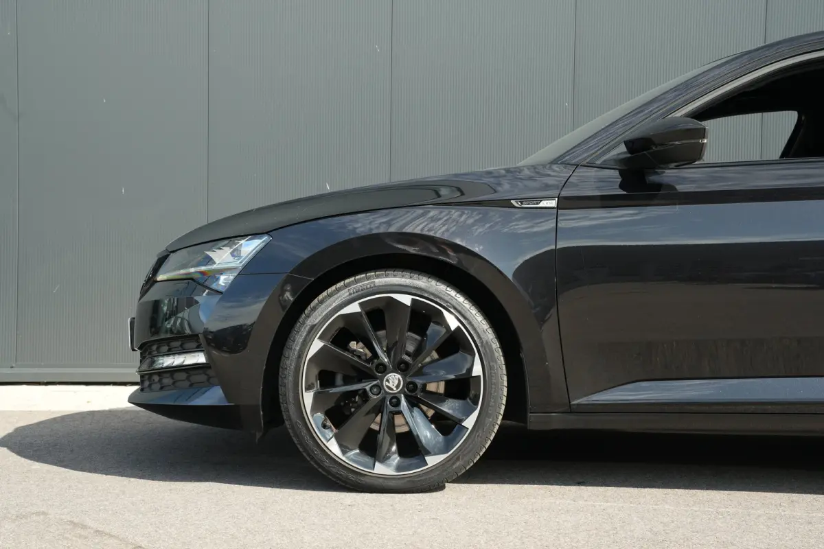 1.4 TSI iV 218pk Sportline Business | Trekhaak | Adaptive Cruise | Stoelen Elektrisch | 19" | Camera