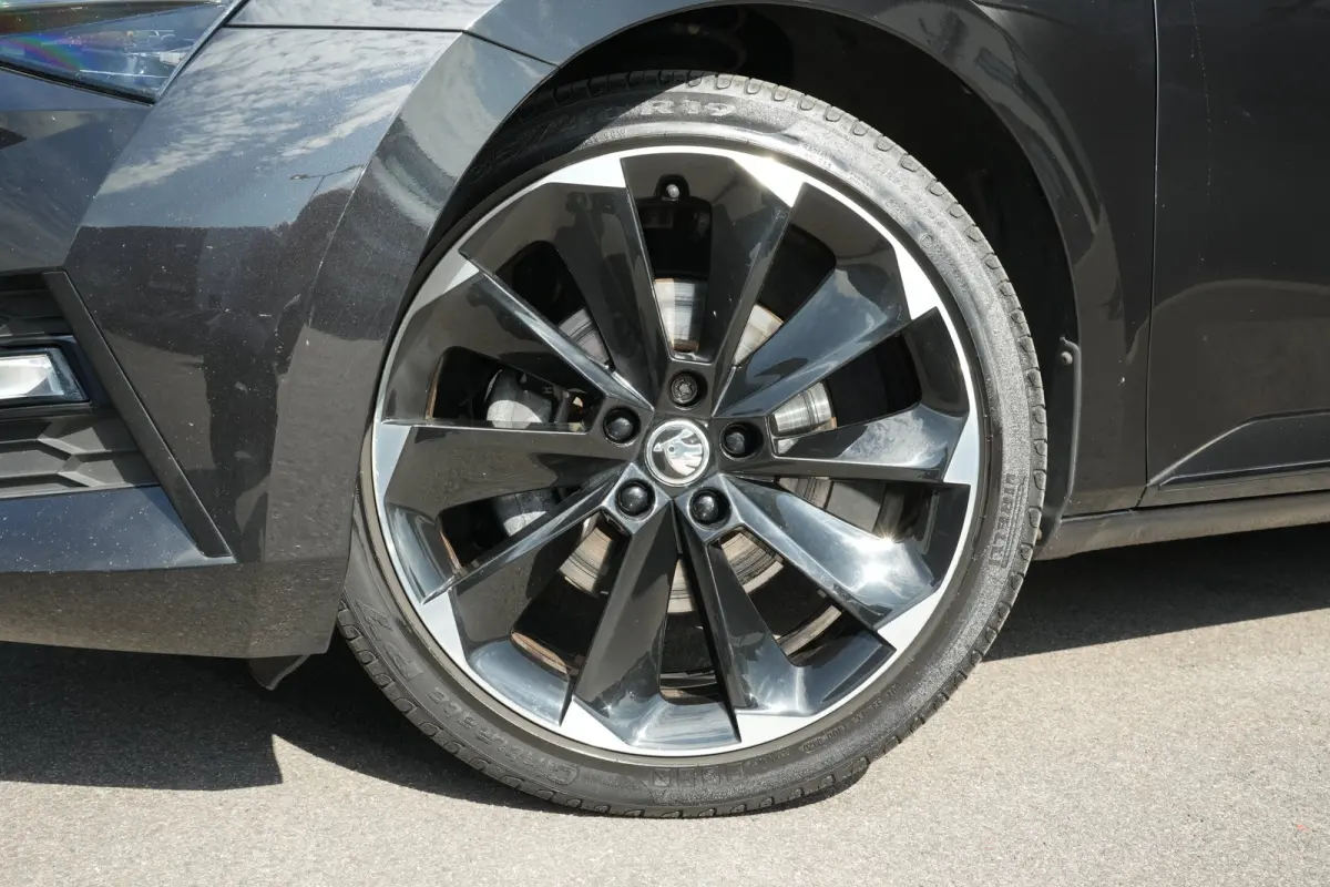 1.4 TSI iV 218pk Sportline Business | Trekhaak | Adaptive Cruise | Stoelen Elektrisch | 19" | Camera