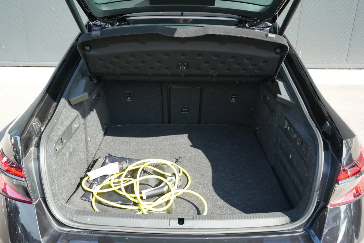 1.4 TSI iV 218pk Sportline Business | Trekhaak | Adaptive Cruise | Stoelen Elektrisch | 19" | Camera