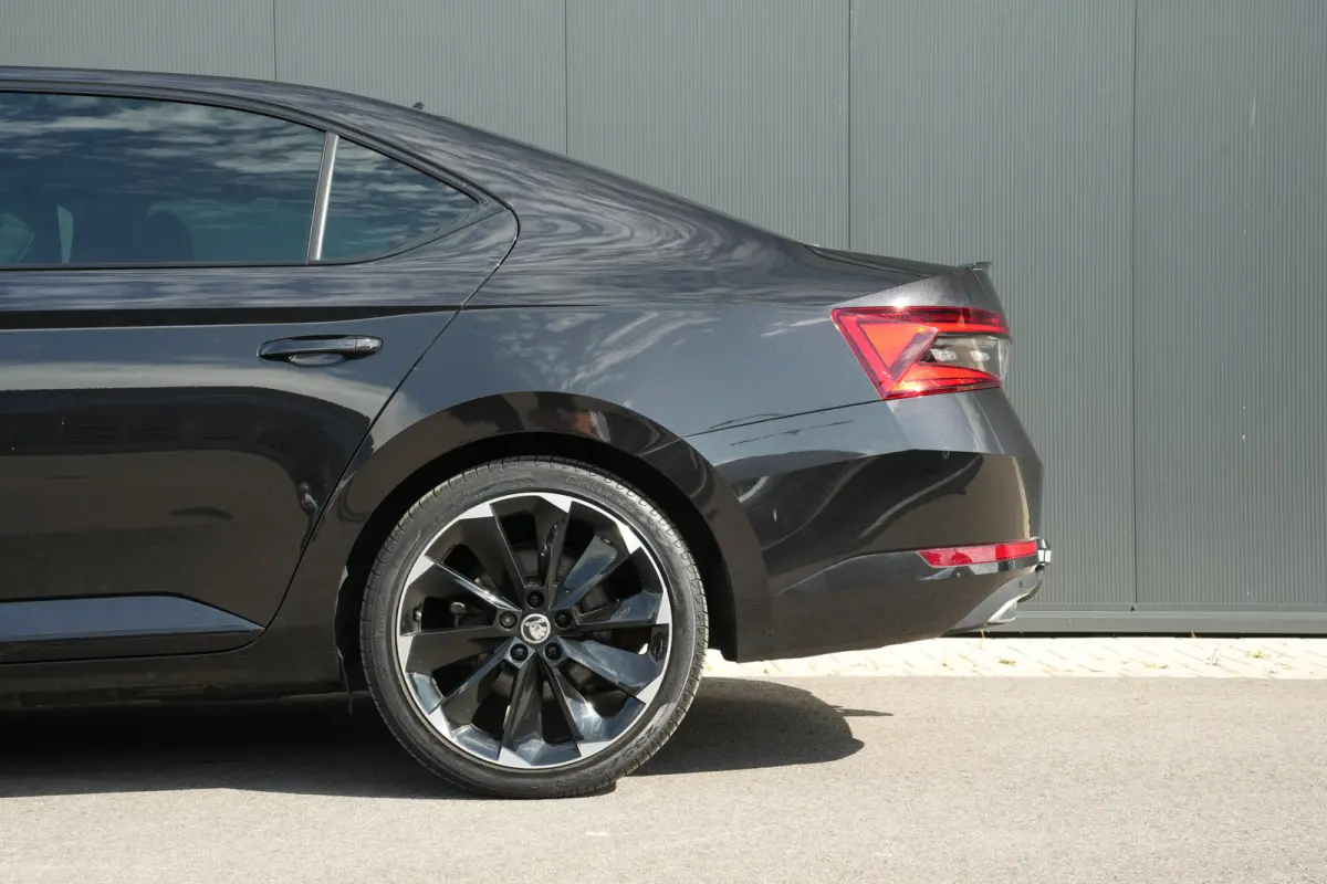 1.4 TSI iV 218pk Sportline Business | Trekhaak | Adaptive Cruise | Stoelen Elektrisch | 19" | Camera