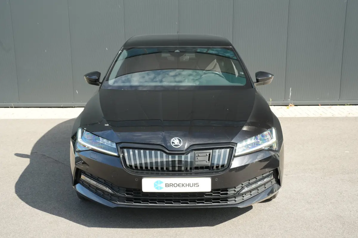 1.4 TSI iV 218pk Sportline Business | Trekhaak | Adaptive Cruise | Stoelen Elektrisch | 19" | Camera