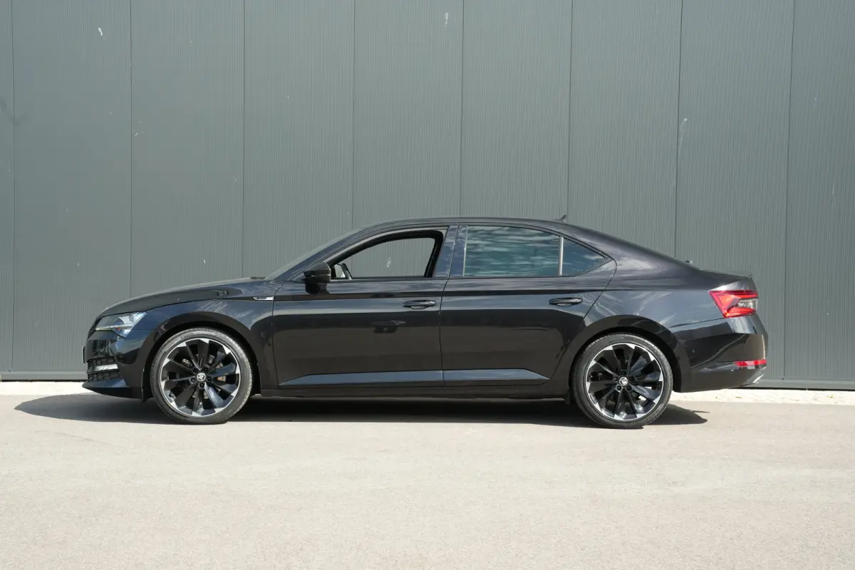 1.4 TSI iV 218pk Sportline Business | Trekhaak | Adaptive Cruise | Stoelen Elektrisch | 19" | Camera