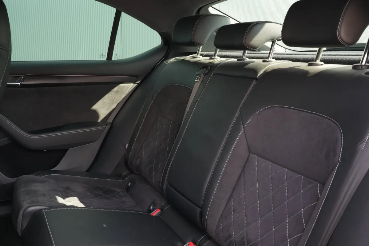 1.4 TSI iV 218pk Sportline Business | Trekhaak | Adaptive Cruise | Stoelen Elektrisch | 19" | Camera