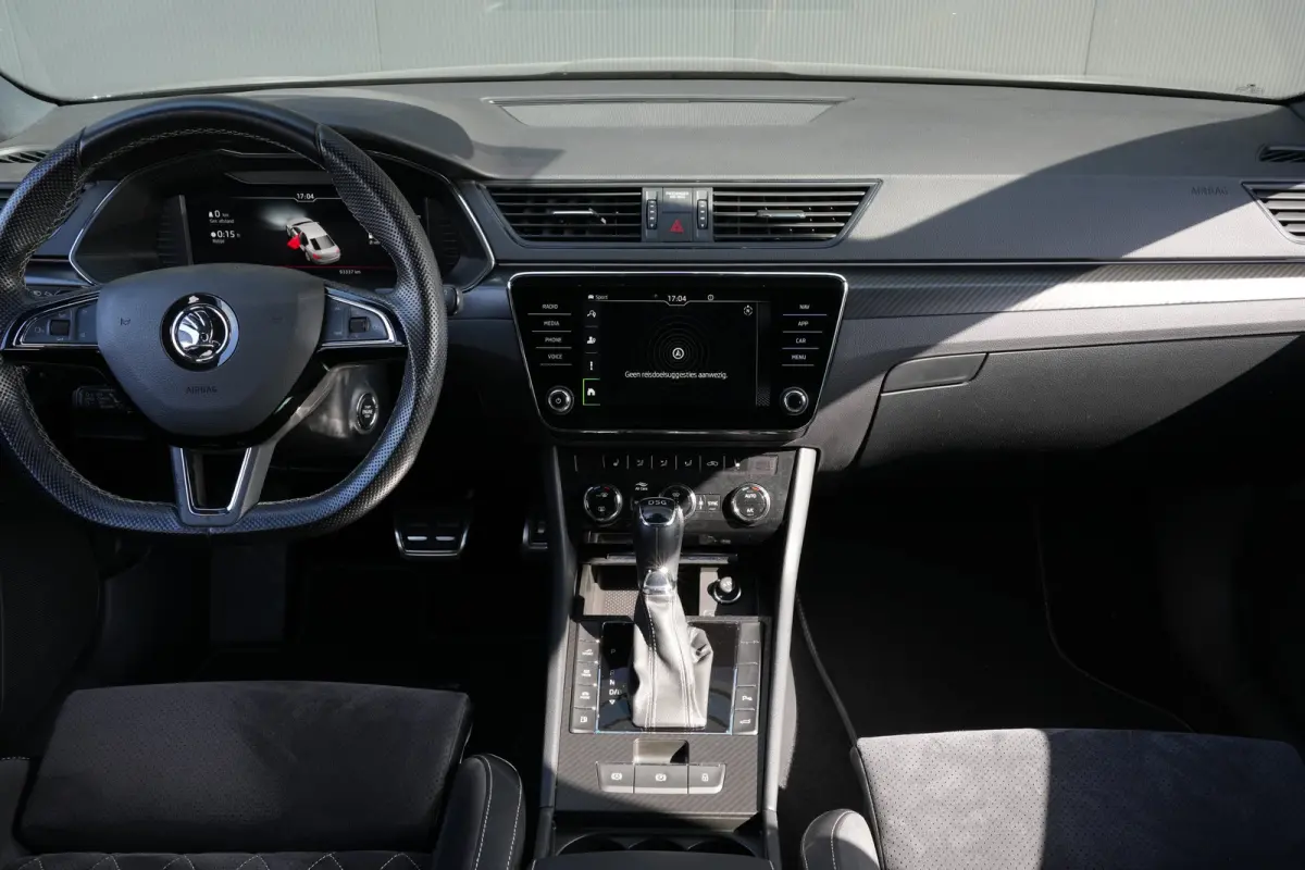 1.4 TSI iV 218pk Sportline Business | Trekhaak | Adaptive Cruise | Stoelen Elektrisch | 19" | Camera