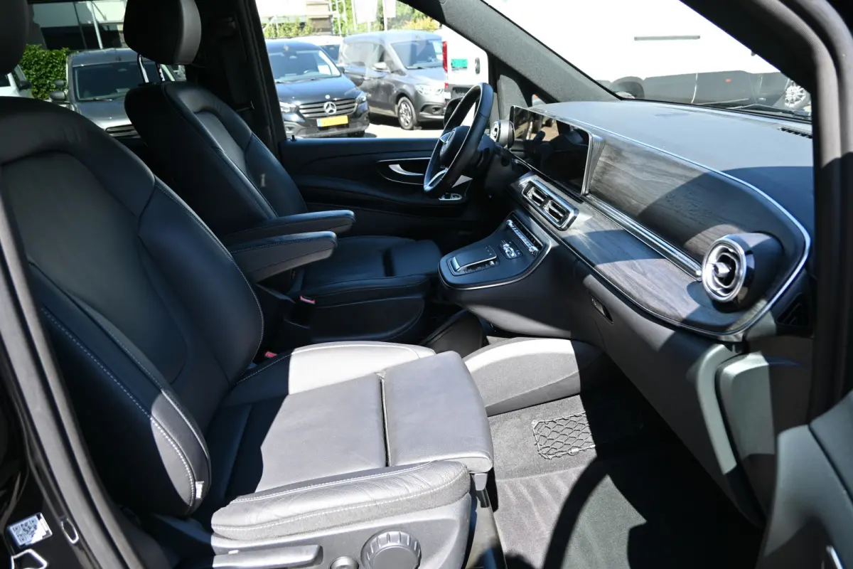 300d 4-Matic L3 Avantgarde 4x4 8 Persoons, incl BPM en BTW