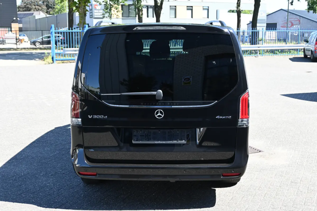 300d 4-Matic L3 Avantgarde 4x4 8 Persoons, incl BPM en BTW