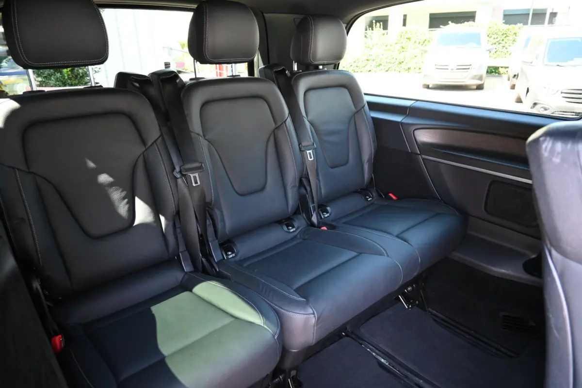 300d 4-Matic L3 Avantgarde 4x4 8 Persoons, incl BPM en BTW