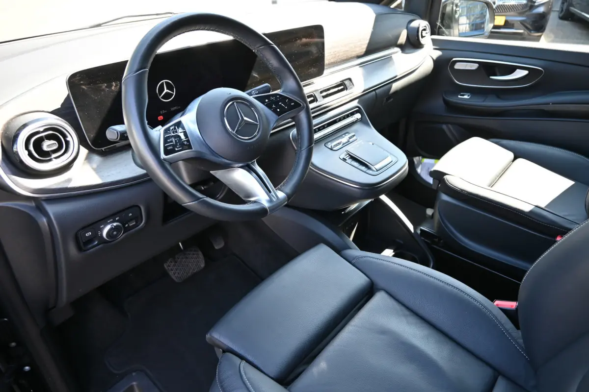 300d 4-Matic L3 Avantgarde 4x4 8 Persoons, incl BPM en BTW