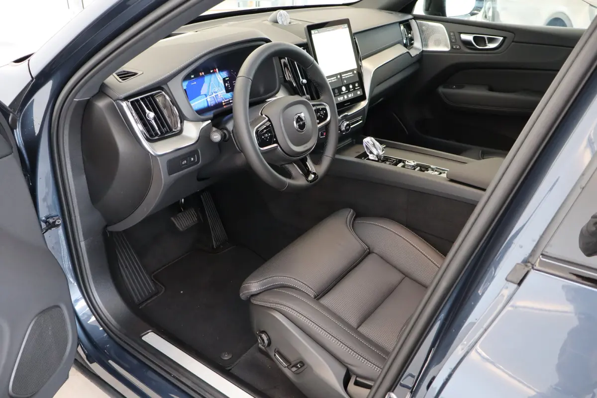 T8 406PK AWD Ultra Dark Black Ed. | Executive | Luchtvering | B&W | 22" | Massage | HUD