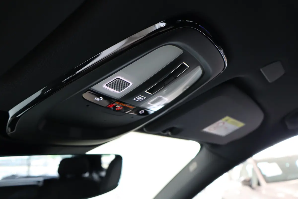 T8 406PK AWD Ultra Dark Black Ed. | Executive | Luchtvering | B&W | 22" | Massage | HUD