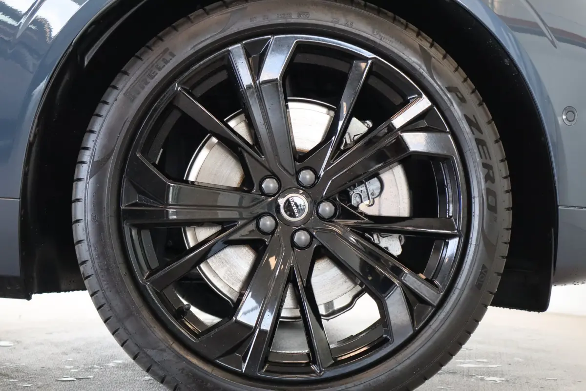 T8 406PK AWD Ultra Dark Black Ed. | Executive | Luchtvering | B&W | 22" | Massage | HUD