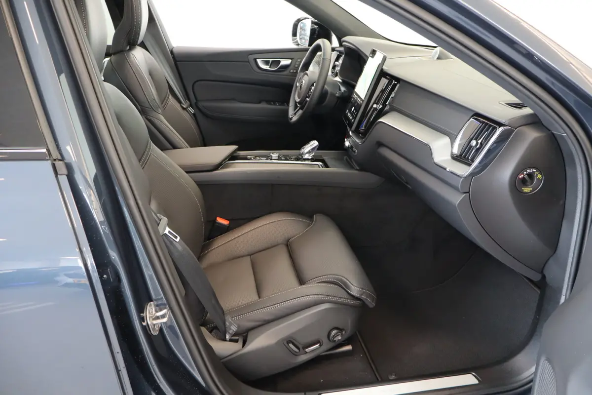 T8 406PK AWD Ultra Dark Black Ed. | Executive | Luchtvering | B&W | 22" | Massage | HUD
