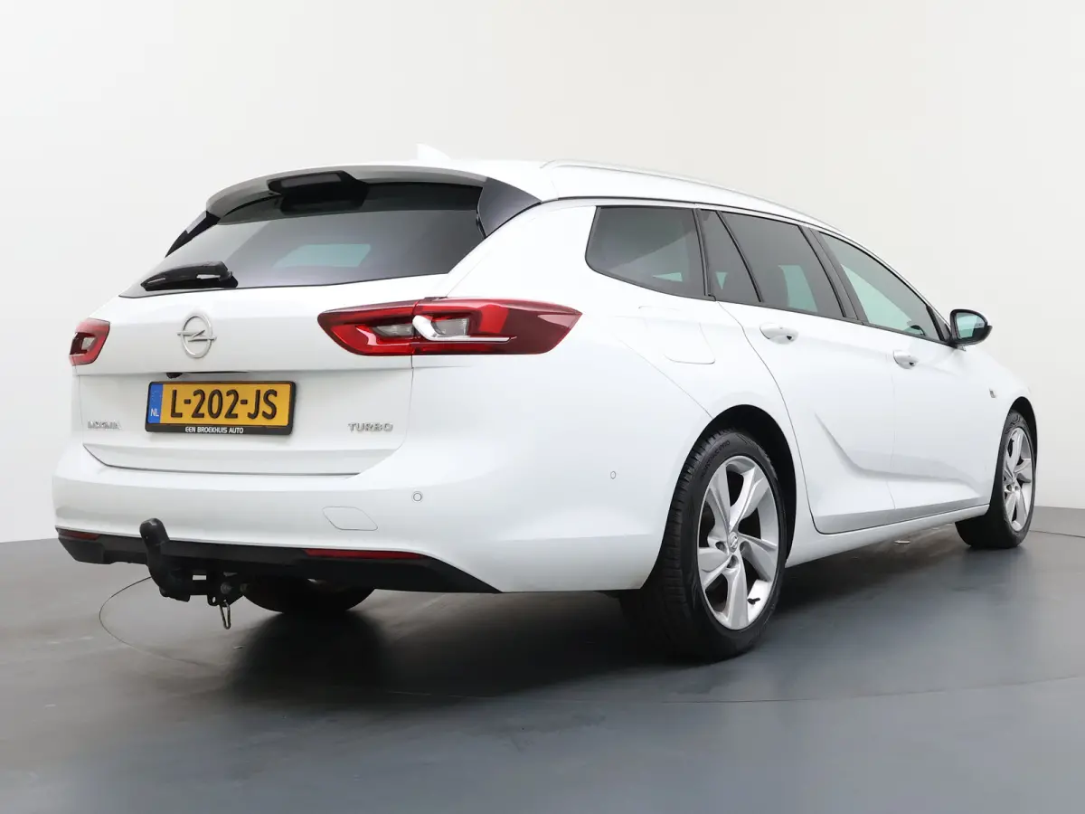 1.5 Turbo Innovation / Navigatie / Camera / Parkeersensoren / Keyless / Stuur -en Stoelverwarmd / Carplay / LED /