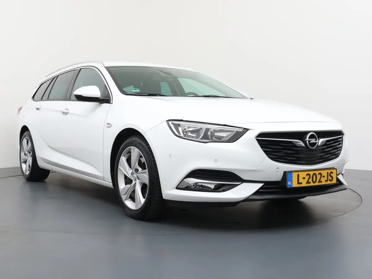 1.5 Turbo Innovation / Navigatie / Camera / Parkeersensoren / Keyless / Stuur -en Stoelverwarmd / Carplay / LED /