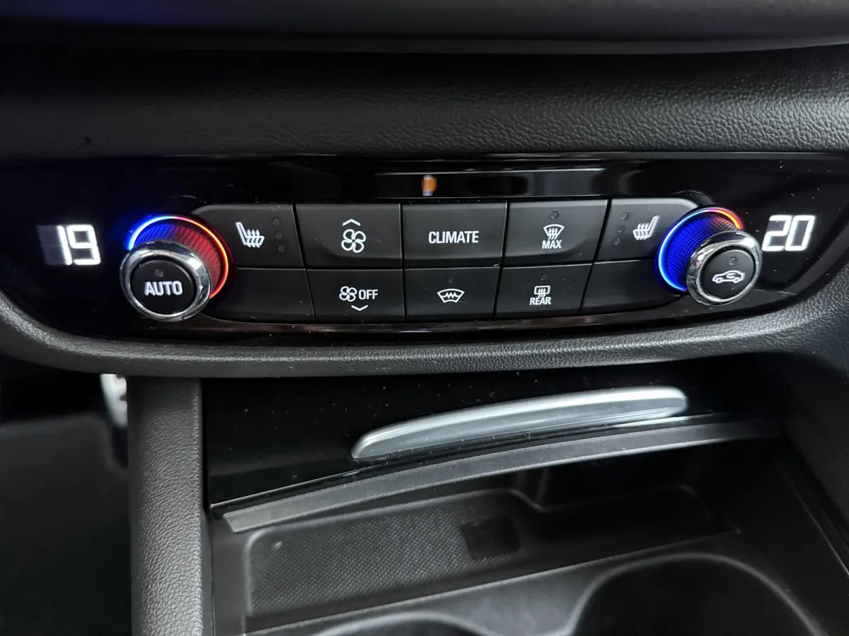 1.5 Turbo Innovation / Navigatie / Camera / Parkeersensoren / Keyless / Stuur -en Stoelverwarmd / Carplay / LED /