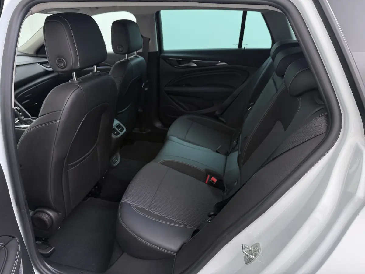 1.5 Turbo Innovation / Navigatie / Camera / Parkeersensoren / Keyless / Stuur -en Stoelverwarmd / Carplay / LED /